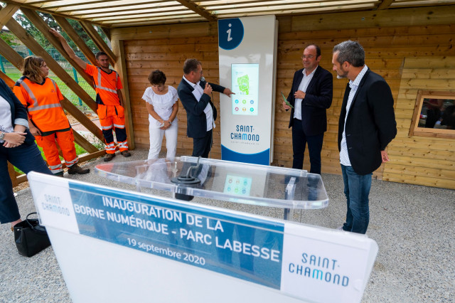 Inauguration d'une borne numérique au Parc Labesse de St Chamond