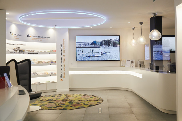 Écran d'affichage dynamique immersif à l'Office de tourisme de Quimper