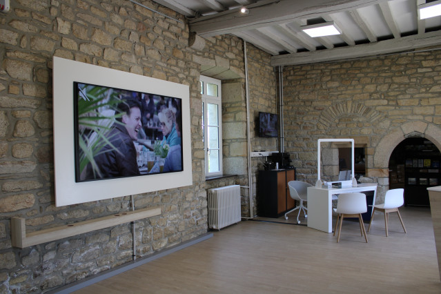 Ecran géant à l'office de tourisme de Ploemeur