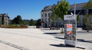 Borne interactive sur le parvis de la gare de Morlaix