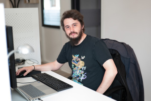 Cédric, développeur web au pôle logiciel chez Azimut