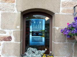 Ecran vitrine à l'office de tourisme de Baden