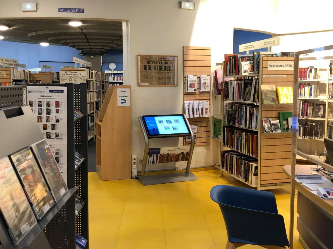 Borne tactile dédiée au fonds patrimonial de la médiathèque de St Cloud