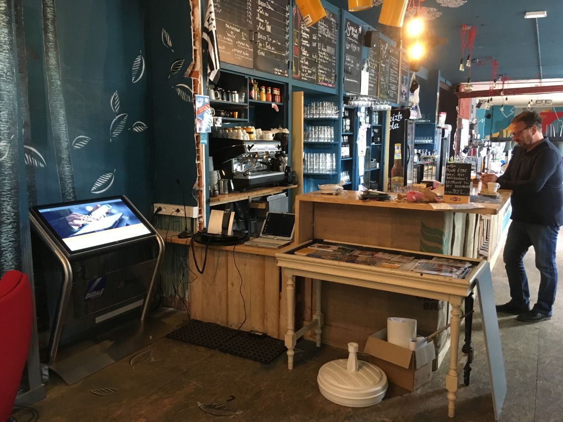 Table tactile Azimut au Dédale café