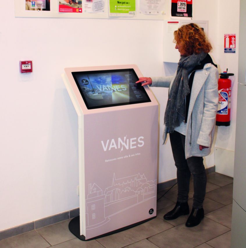 Borne Mistral Azimut au centre administratif de Vannes